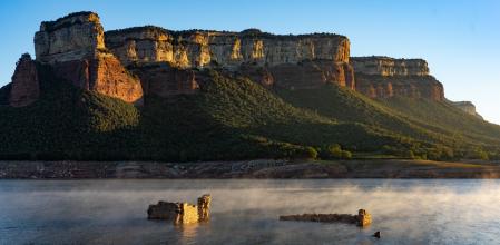 Humo ártico en el pantano de Sau.