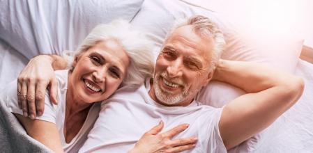 Las camas articuladas reducen molestias corporales y mejoran la postura.