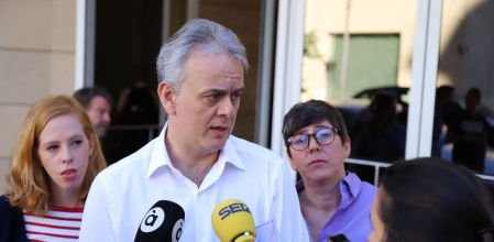 Héctor Illueca junto a la secretaria de Organización de Podmeos, Lilith Verstrynge, y la coordinadora autonómica, Pilar Lima.