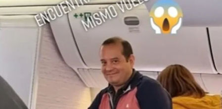 El momento en el que el jefe la pilla