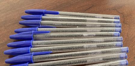 La técnica viral para hacer chuletas en los bolis Bic que ha arrasado en redes: “Reliquia universitaria”