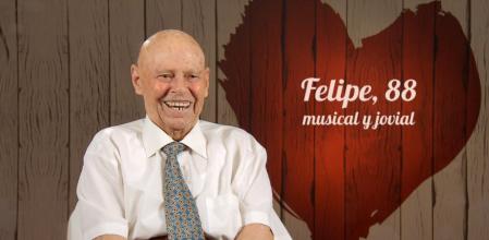 Felipe echó toda la carne en el asador con su