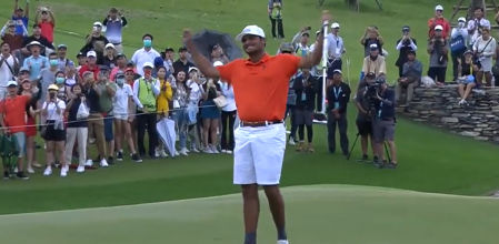 López Chacarra celebra el triunfo en Bangkok.