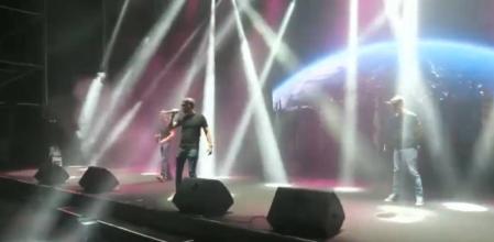 Infovlogger y Los Meconios son los protagonistas de la actuación que este domingo se ha viralizado en redes sociales.