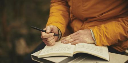 Escribir un diario es una forma excelente para preservar los recuerdos.
