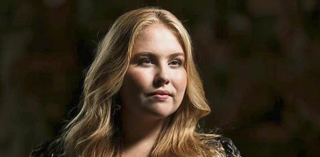 LA HAYA, 07/12/2021.- La princesa Amalia de Países Bajos cumple este martes 18 años, la edad que la convierte oficialmente en la heredera del trono neerlandés, un destino que admite haber asimilado en su adolescencia, aunque renuncia de momento a su sueldo hasta que termine la universidad y tenga, dijo,