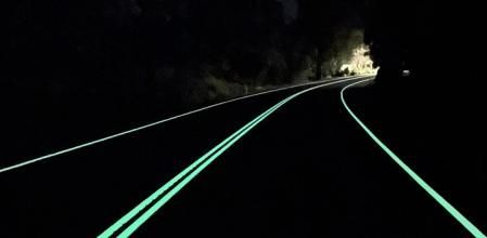 Las marcas viales fluorescentes que se prueban en Australia