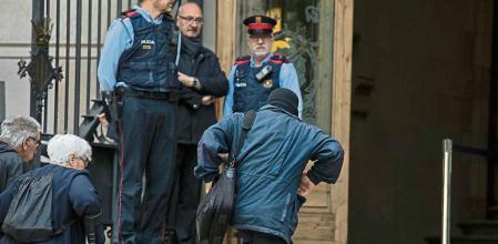 BARCELONA-LLEGADA DE BENITEZ ENCAPUCHADO A L PALACIO DE JUSTICIA-CASO MARISTAS-ABUSOS A MENORES- FOTO ANA JIMENEZ