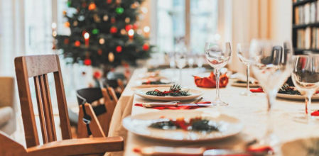 Una mujer cobra a sus hijos para que puedan cenar con ella en Navidad: “O pagas o no vienes”