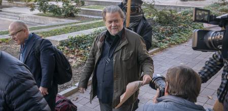Steve Bannon, a su llegada al tribunal federal para escuchar la sentencia, este viernes en Washington