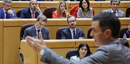 El presidente del Gobierno, Pedro Sánchez, interviene durante su segundo 'cara a cara' en el Senado, a 18 de octubre de 2022, en Madrid (España). Sánhez y Feijóo viven este martes un nuevo debate en el Senado donde buscan 