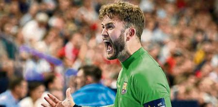 Cologne (Germany), 18/06/2022.- Barcelona's goalkeeper Gonzalo Perez de Vargas celebrates after winning the 2022 EHF FINAL4 Handball Champions League semi final match between THW Kiel and FC Barcelona in Cologne, Germany, 18 June 2022. (Balonmano, Liga de Campeones, Alemania, Colonia) EFE/EPA/SASCHA STEINBACH