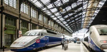 Trenes SNCF en la estación Gare de Lyon de París.
