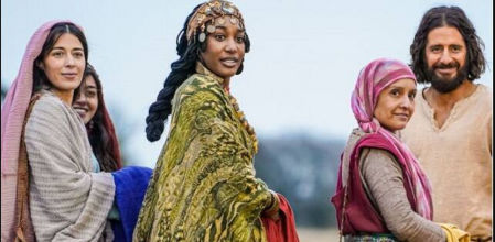 Una imagen de 'The Chosen' con Amber Willians, que interpreta a Tamar, en el centro