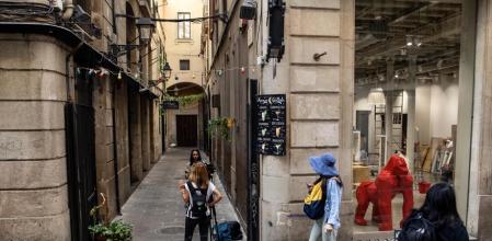 FOTO ALEX GARCIA DESALOJO Y ELIMINACION DE LAS TERRAZAS QUE COPABAN EL CARRER TRINITAT DEL GOTIC 2022/10/26