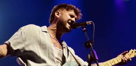 Dani Fernández en el escenario