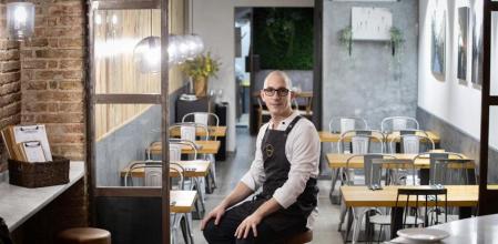 FOTO ALEX GARCIA RESTAURANT DE FORQUILLA CAN MARLAU EN EL CARRER PARIS. XEF FERRAN SOLER 2022/10/26