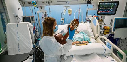 Músicoterapia en la UCI del Hospital del Mar, para determinar si genera beneficios para los pacientes.