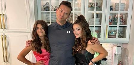 El vídeo viral de un padre dejando en ridículo a los que criticaron a sus hijas por cómo iban vestidas