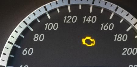 Si bien se recomienda resolver cuanto antes las anomalías asociadas a las señales ámbar, estas poseen un matiz menos urgente que los fallos reportados por los testigos de color rojo