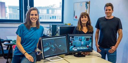 Sprint off Virmedex Industrial. Desarrollan un software para enseñanza de técnicas médica, con una base de un vídeo juego, adaptan la actividad para que médicos y enfermeras practiquen como actuar en una operación o situación de emergencia. Nuria Bonet Codina (azul) Dani Tost, y el chico Ariel Von Barnekou.