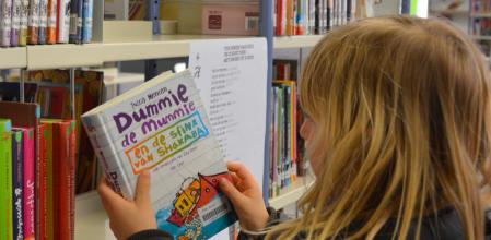 Los niños aprenden infinidad de cosas al utilizar los servicios de las bibliotecas 