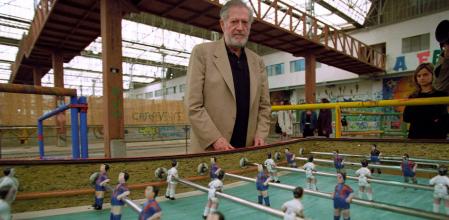 Alejandro Finisterre, inventor del futbolín, en una entrevista en 1998