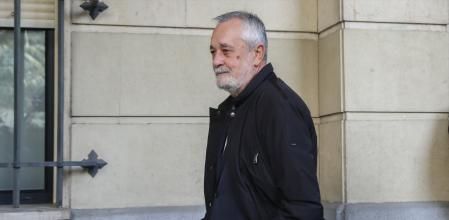 Salida de la Audiencia Provincial del ex-presidente de la Junta de Andalucía, José Antonio Griñan.