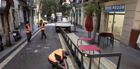 Instalación de unuevo modelo de terraza de calzada ,