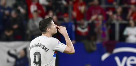 Barcelona's Robert Lewandowski reacts during a Spanish La Liga soccer match between Osasuna and Barcelona at El Sadar stadium in Pamplona, Spain, Tuesday, Nov. 8, 2022. (AP Photo/Alvaro Barrientos)