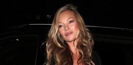 Kate Moss deslumbró con un vestido semitransparente
