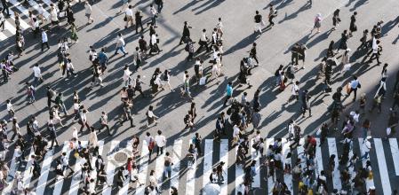 El miedo a ser observados y juzgados limita la vida de estas personas con fobia social.