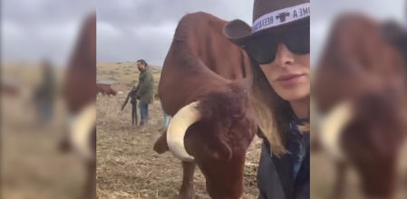 El incidente de Irene Rosales con una vaca en Cádiz