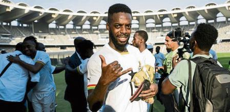 Abu Dhabi (United Arab Emirates), 17/11/2022.- Ghana's Inaki Williams (C) celebrates after winning the International Friendly soccer match between Ghana and Switzerland in Abu Dhabi, United Arab Emirates (UAE), 17 November 2022. Switzerland and Ghana are preparing for the FIFA World Cup 2022 in Qatar with their first matches to be held on 24 November against Cameroon and Portugal respectively. (Futbol, Amistoso, Mundial de Fútbol, Camerún, Suiza, Emiratos Árabes Unidos, Catar) EFE/EPA/LAURENT GILLIERON