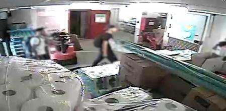 Captura de les càmeres de seguretat on es pot veure un dels lladres