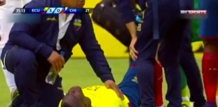 Enner Valencia protagonizó una de las escenas más peculiares que se han visto sobre un terreno de juego