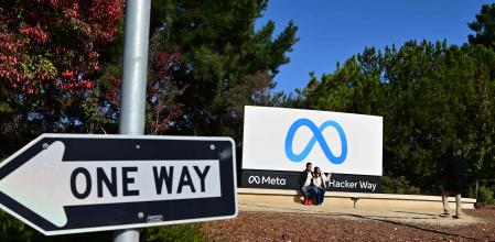 TOPSHOT - People take a photo at Meta (formerly Facebook) corporate headquarters in Menlo Park, California on November 9, 2022. - Facebook owner Meta will lay off more than 11,000 of its staff in 