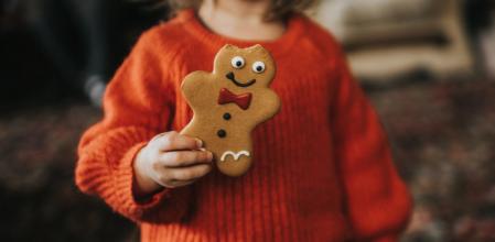 Muchas familias refugiadas en España son madres con hijos pequeños. La cesta solidaria es una oportunidad para devolver la magia de estas fechas a los más pequeños