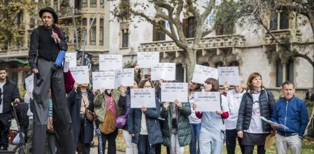 24 - 11 - 2022 / Barcelona / Dia mundial de les persones sensellar. L’acció es durà a terme al passeig de Sant Joan, just davant del Palau Macaya. En aquesta ocasió, la XAPSLL (Xarxa d’Atenció a Persones Sensellar de Barcelona), vol denunciar la situació de gran fragilitat que viuen les persones en situació de sensellar. Per mitjà del lema 