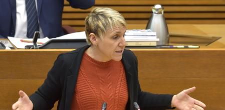 La síndica de Compromís, Papi Robles, en la tribuna.