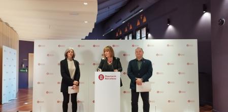 La presidenta de la Diputación de Barcelona, Núria Marín, junto a la vicepresidenta segunda, Carmela Fortuny, y el diputado de Recursos Humanos, Hacienda y Servicios Internos, Carles Ruiz, en rueda de prensa.
EUROPA PRESS
24/11/2022