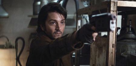Diego Luna es Cassian Andor, un superviviente que se suma a la resistencia.
