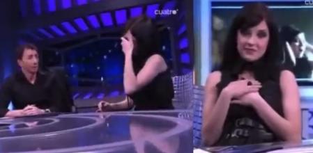 Virginia en el momento en el que recibe el comentario de Motos