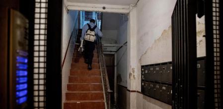 FOTO ALEX GARCIA CONFLICTO VECINAL PROVOCADO POR LA OCUPACION DE VIVIENDAS EN EL BARRIO DEL POBLENOU 2022/11/15