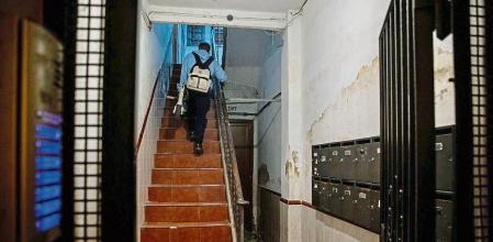 FOTO ALEX GARCIA CONFLICTO VECINAL PROVOCADO POR LA OCUPACION DE VIVIENDAS EN EL BARRIO DEL POBLENOU 2022/11/15