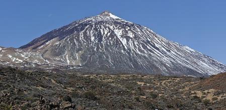 La cima del Teide con restos de nieve, en una imagen de archivo   .