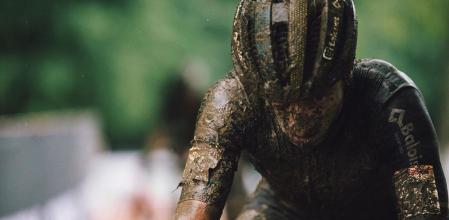 Vencer en el asfalto y en el barro está solo al alcance de unos pocos elegidos.