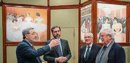 De izquierda a derecha, Narcís Serra, exalcalde de Barcelona, Llucià Homs, comisión cultura del circulo del Liceo, Xavier Trias y Joan Clos, exalcaldes de Barcelona, momentos previos de la comida anual de exalcaldes de Barcelona del Círculo del Liceo. Barcelona. 30/11/2022. Foto: Joan Mateu Parra