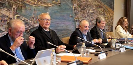 El alcalde Joan Ribó durante la reunión del consejo de administración extraordinario de la Autoridad Portuaria de València sobre la ampliación norte