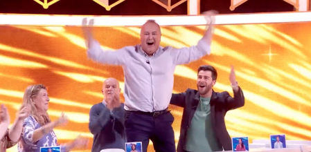 Uno de los concursantes que se ha llevado el bote de 'El Cazador' pide matrimonio a su pareja